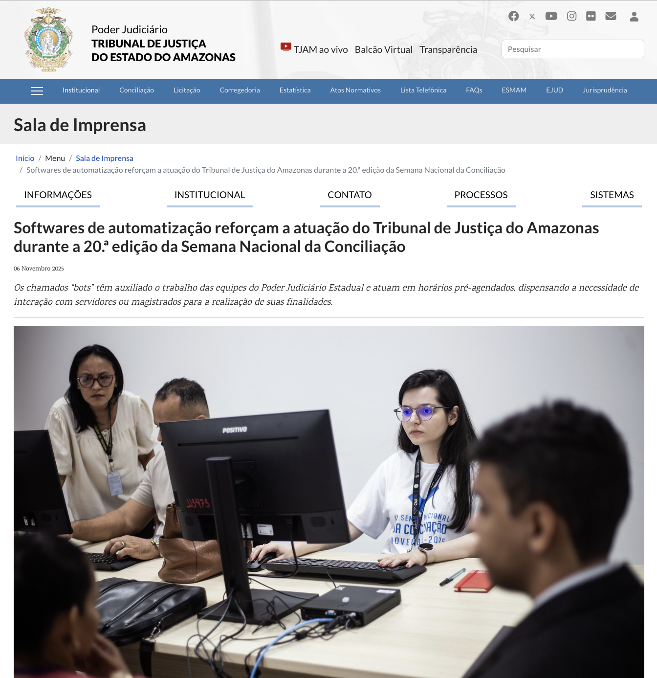 Espaço de trabalho com design minimalista